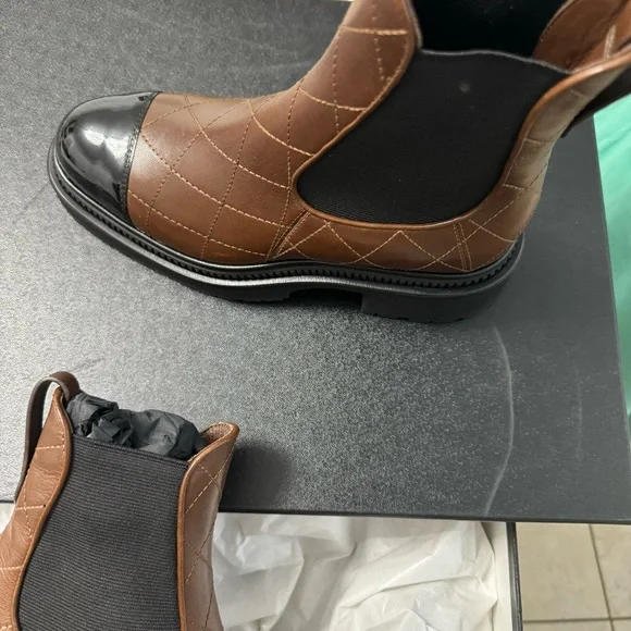 Chanel ankle boots NWT stylish color and shiny fronts - Picture 9 of 14